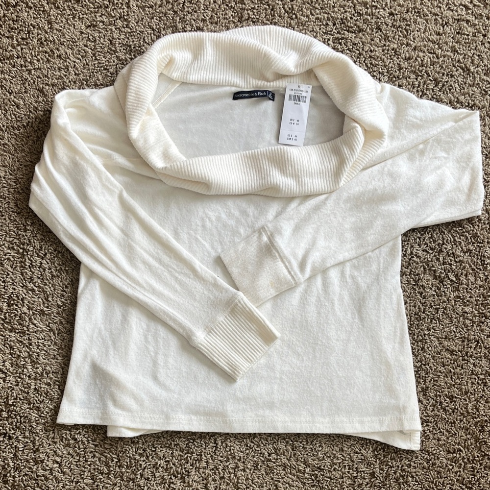 Abercrombie & Fitch Sweater NWT